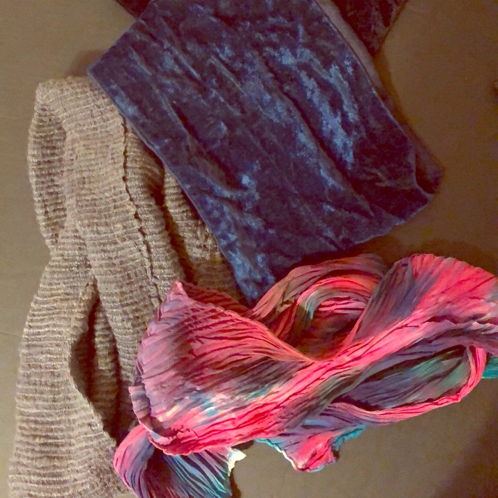 Bundle of 3 scarves